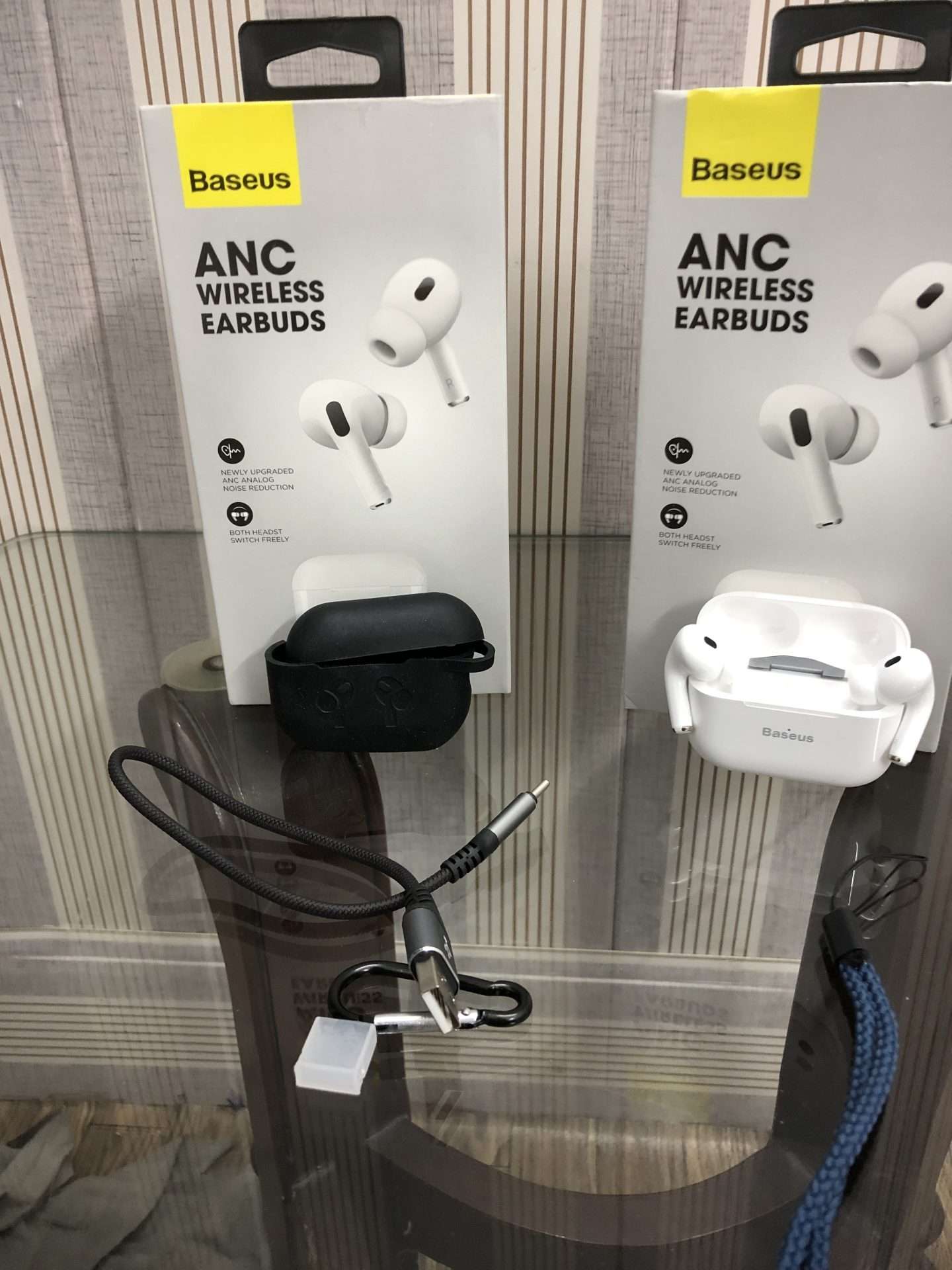 BASEUS AirPods Pro 2 with Pouch Buzzer Magnet TypeC.